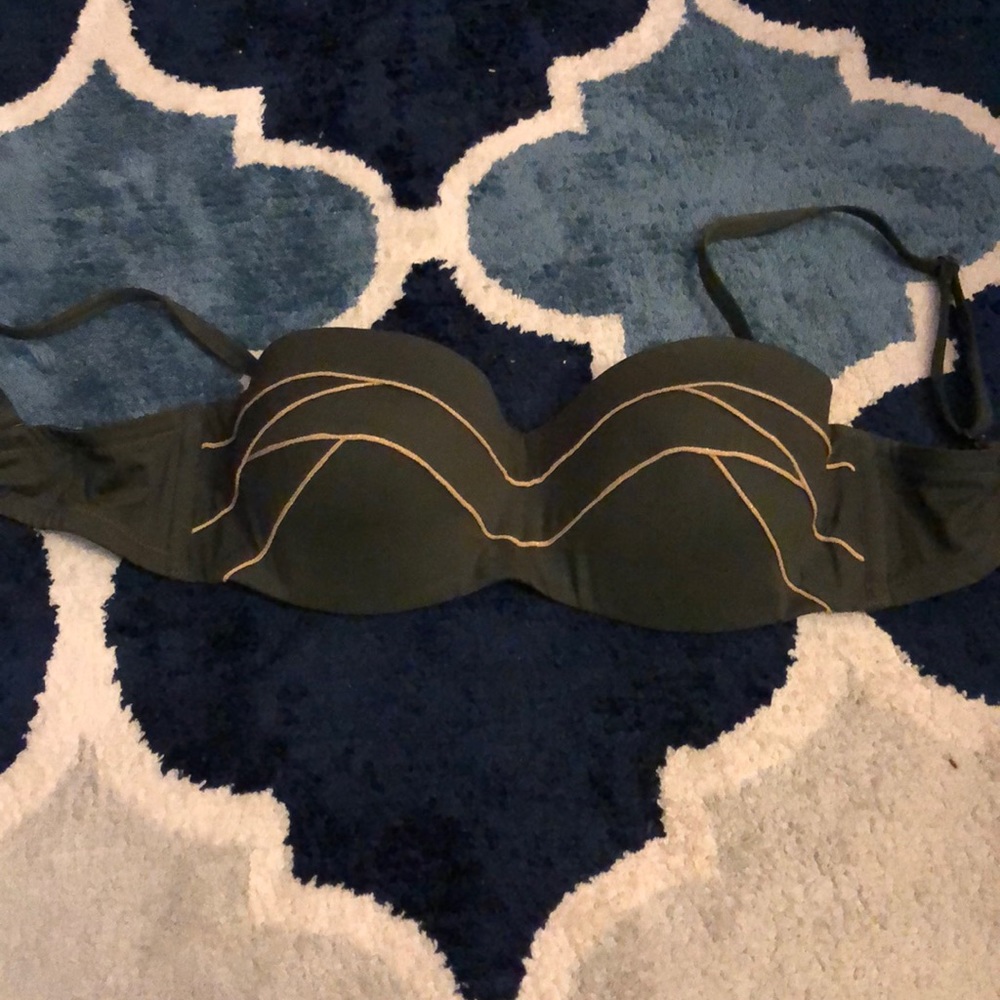 Huit bra-sized bandeau 32C